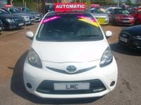 Usado Toyota Aygo Style 68 HP (50 kW) 2014 Branco Citadino