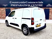 Begagnad Peugeot Partner 100 HK (73 kW) 2021 Vit Minibuss
