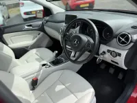 Begagnad Mercedes B180 SE 109 HK (80 kW) 2015 Röd Minibuss