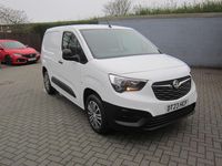 Second-hand Vauxhall Combo 100 CP (73 kW) 2023 Alb Monovolum