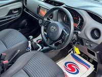 Used Toyota Yaris Design 99 HP (72 kW) 2017 Red Hatchback