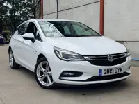 Used Vauxhall Astra SRi 105 HP (77 kW) 2019 White Hatchback