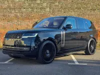 Begagnad Land Rover Range Rover First Edition 350 HK (257 kW) 2023 Svart SUV