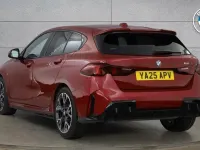 Begagnad BMW 120 M Sport 2025 Röd Halvkombi