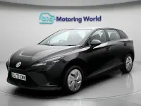 Begagnad MG MG4 EV SE 319 kW (435 HK) 2023 Svart Halvkombi