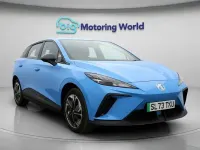 Begagnad MG MG4 EV SE 319 kW (435 HK) 2023 Blå Halvkombi