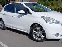 Used Peugeot 208 Allure 82 HP (60 kW) 2014 White Hatchback