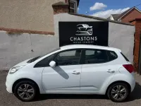 Used Kia Venga 125 HP (91 kW) 2015 White Hatchback
