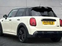 Usado Mini Cooper Hatch 136 HP (100 kW) 2021 Branco Citadino