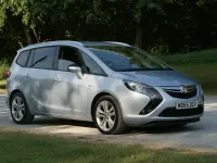 Used Vauxhall Zafira SRi 140 HP (102 kW) 2015 Silver MPV