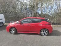 Begagnad Nissan Leaf Acenta 110 kW (150 HK) 2021 Röd Halvkombi