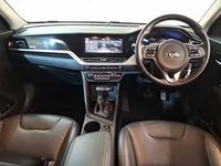 Used Kia Niro 139 HP (102 kW) 2019 Red SUV