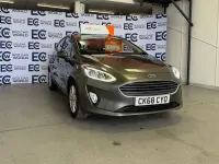 Begagnad Ford Fiesta Zetec 100 HK (73 kW) 2018 Grå Halvkombi