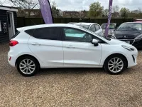 Used Ford Fiesta Titanium 125 HP (91 kW) 2018 White Hatchback