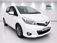 Used Toyota Yaris 99 HP (72 kW) 2014 White Hatchback