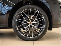 Used Porsche Macan 261 HP (191 kW) 2025 Black SUV