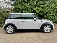 Begagnad Mini Cooper Hatch 2009 Vit Halvkombi