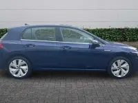 Second-hand VW Golf VIII Style 150 CP (110 kW) 2024 Albastru Hatchback