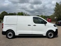 Second-hand Peugeot e-Expert S 100 kW (136 CP) 2021 Alb Van