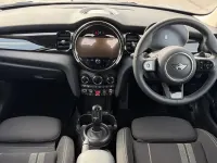 Usado Mini Cooper S Classic 176 CV (129 kW) 2023 Plateado Utilitario