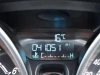 Usado Ford Fiesta Zetec 100 CV (73 kW) 2015 Rojo Utilitario