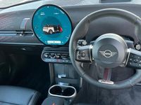 Begagnad Mini Cooper Hatch 114 kW (156 HK) 2025 Vit Halvkombi