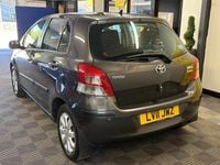 Begagnad Toyota Yaris 2011 Grå Halvkombi