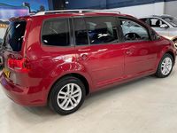 Begagnad VW Touran SE 105 HK (77 kW) 2013 Röd Minibuss