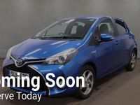 Used Toyota Yaris Hybrid 101 HP (74 kW) 2016 Blue Hatchback
