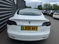 Begagnad Tesla Model 3 Long Range AWD 366 kW (498 HK) 2020 Vit Sedan