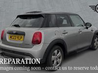Usado Mini Cooper Classic 134 HP (98 kW) 2023 Prateado Citadino