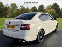 Begagnad Skoda Octavia vRS 184 HK (135 kW) 2017 Vit Halvkombi