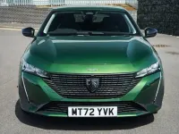 Usado Peugeot 308 Allure Premium 130 HP (95 kW) 2022 Verde Citadino