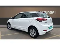 Begagnad Hyundai i20 SE 84 HK (61 kW) 2017 Vit Halvkombi