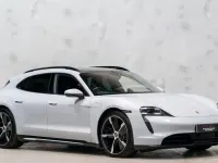 Begagnad Porsche Taycan Performance Package 350 kW (476 HK) 2022 Grå Kombi