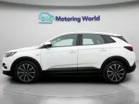 Usado Vauxhall Grandland X Elite 128 HP (94 kW) 2022 Branco SUV