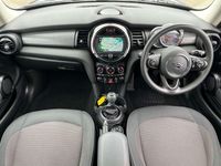 Usado Mini Cooper Classic 2021 Negro Utilitario