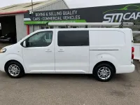 Second-hand Vauxhall Vivaro Sportive 150 CP (110 kW) 2021 Alb Monovolum