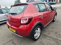 Used Dacia Sandero Lauréate 90 HP (66 kW) 2014 Red Hatchback