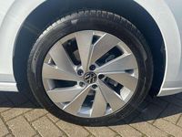 Used VW Golf VIII Style 130 HP (95 kW) 2023 White Hatchback