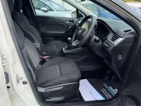 Second-hand Renault Captur Iconic 131 CP (96 kW) 2020 Alb SUV