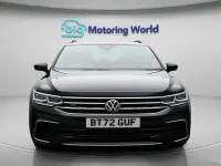 Second-hand VW Tiguan R-line 242 CP (177 kW) 2023 Negru SUV