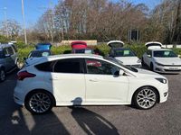 Used Ford Focus Zetec 125 HP (91 kW) 2015 White Hatchback