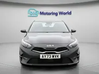 Usado Kia Ceed 160 HP (117 kW) 2023 Cinzento Citadino