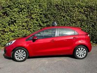 Usado Kia Rio 85 CV (62 kW) 2012 Rojo Utilitario