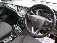 Begagnad Vauxhall Astra SRi 2019 Röd Halvkombi