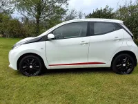Used Toyota Aygo x-press 68 HP (50 kW) 2014 White Hatchback