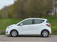 Used Hyundai i10 SE 83 HP (61 kW) 2017 White Hatchback