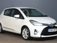 Used Toyota Yaris 101 HP (74 kW) 2015 White Hatchback