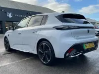 Gebraucht Peugeot e-308 GT 113 kW (154 PS) 2024 Weiß Kleinwagen